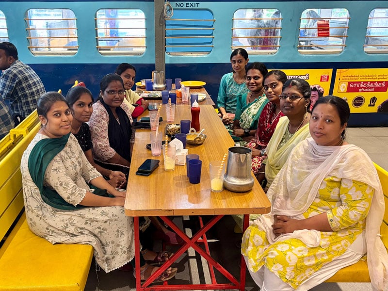 team-lunch-img-1
