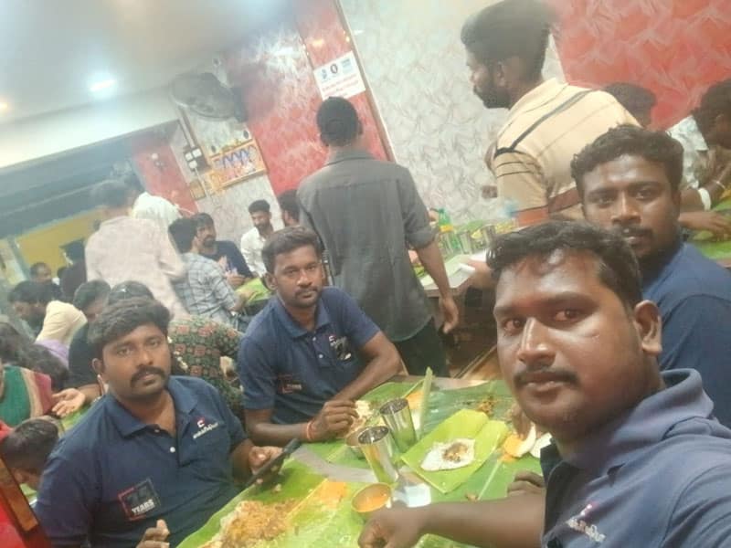 team-lunch-img-2