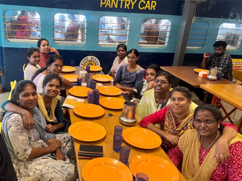 team-lunch-img-3